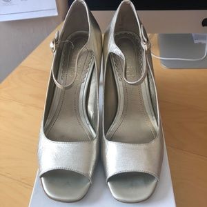 Nine West Metallic Gold Heels (size 6 1/2)